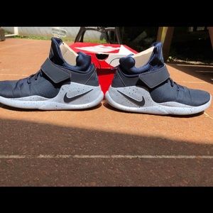 Men’s size 10.5 Nike Kwazi